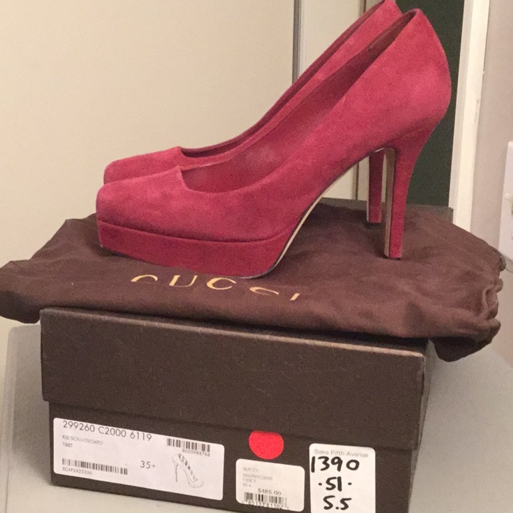 Red suede Gucci platform pumps